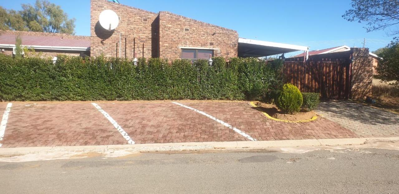 Aliwal Villa Guest Lodge מראה חיצוני תמונה